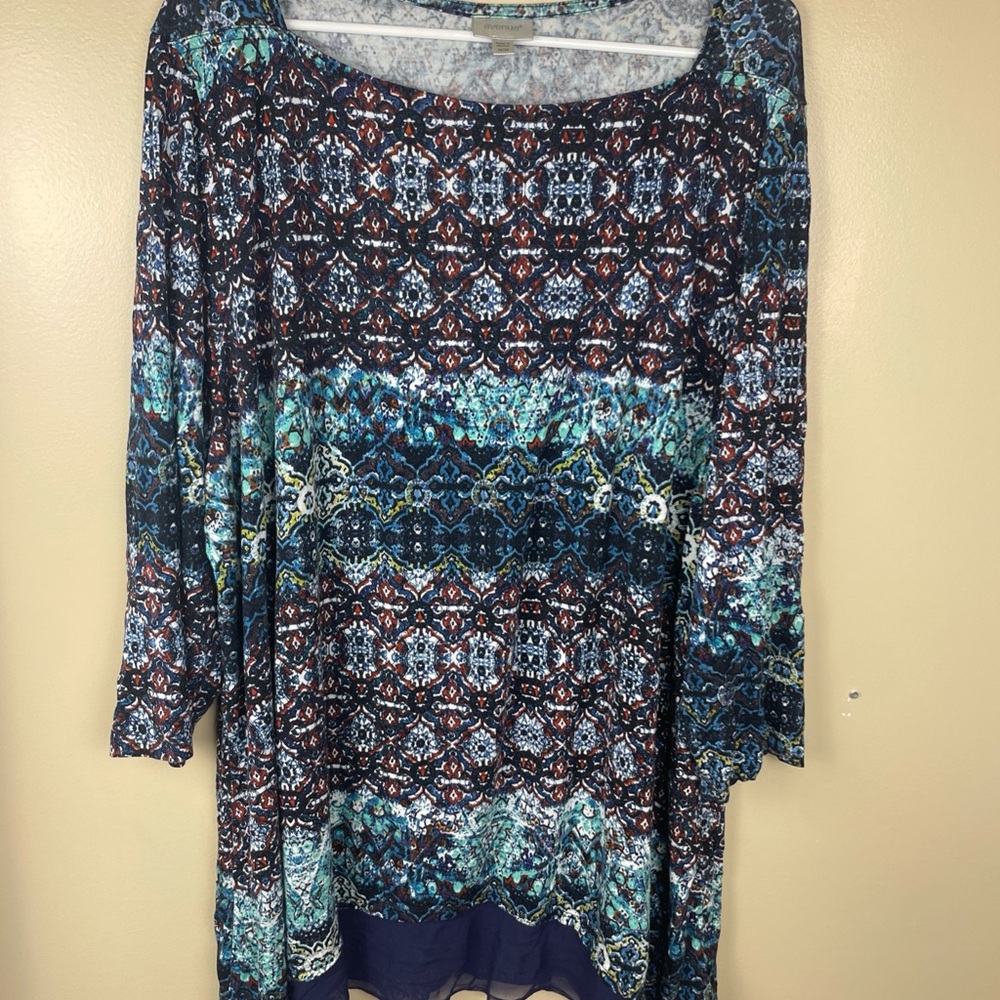 Avenue Women’s Blue Geometric Asymmetrical 3/4 Sleeve Mesh Trim Plus 26/28